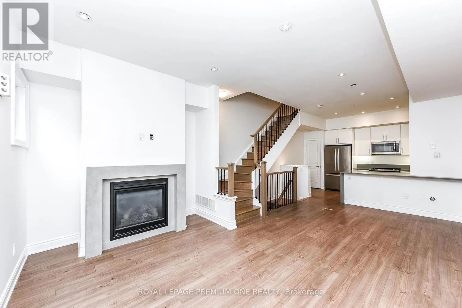 11 - 1145 OSSINGTON AVENUE