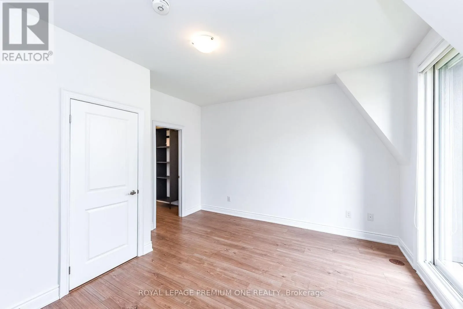 11 - 1145 OSSINGTON AVENUE