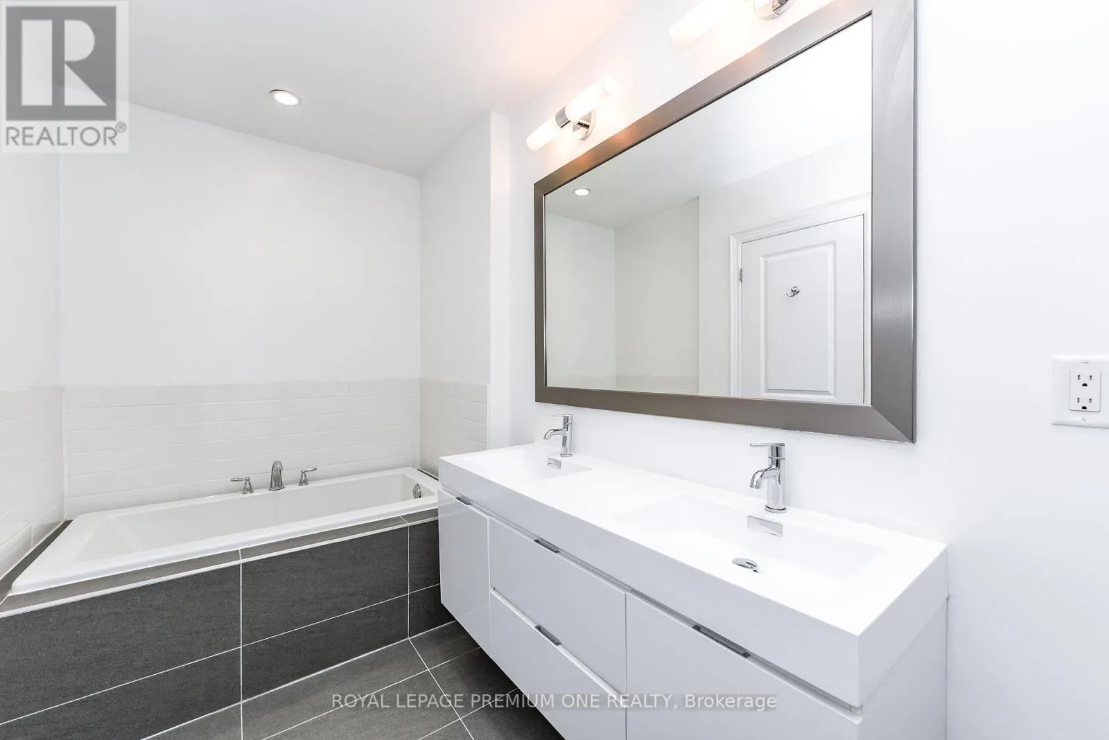 11 - 1145 OSSINGTON AVENUE