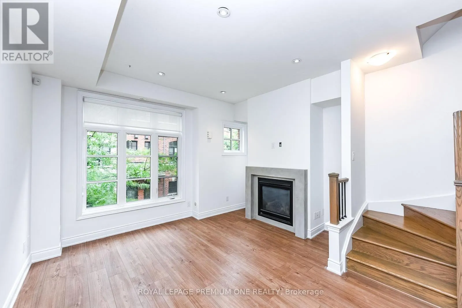 11 - 1145 OSSINGTON AVENUE