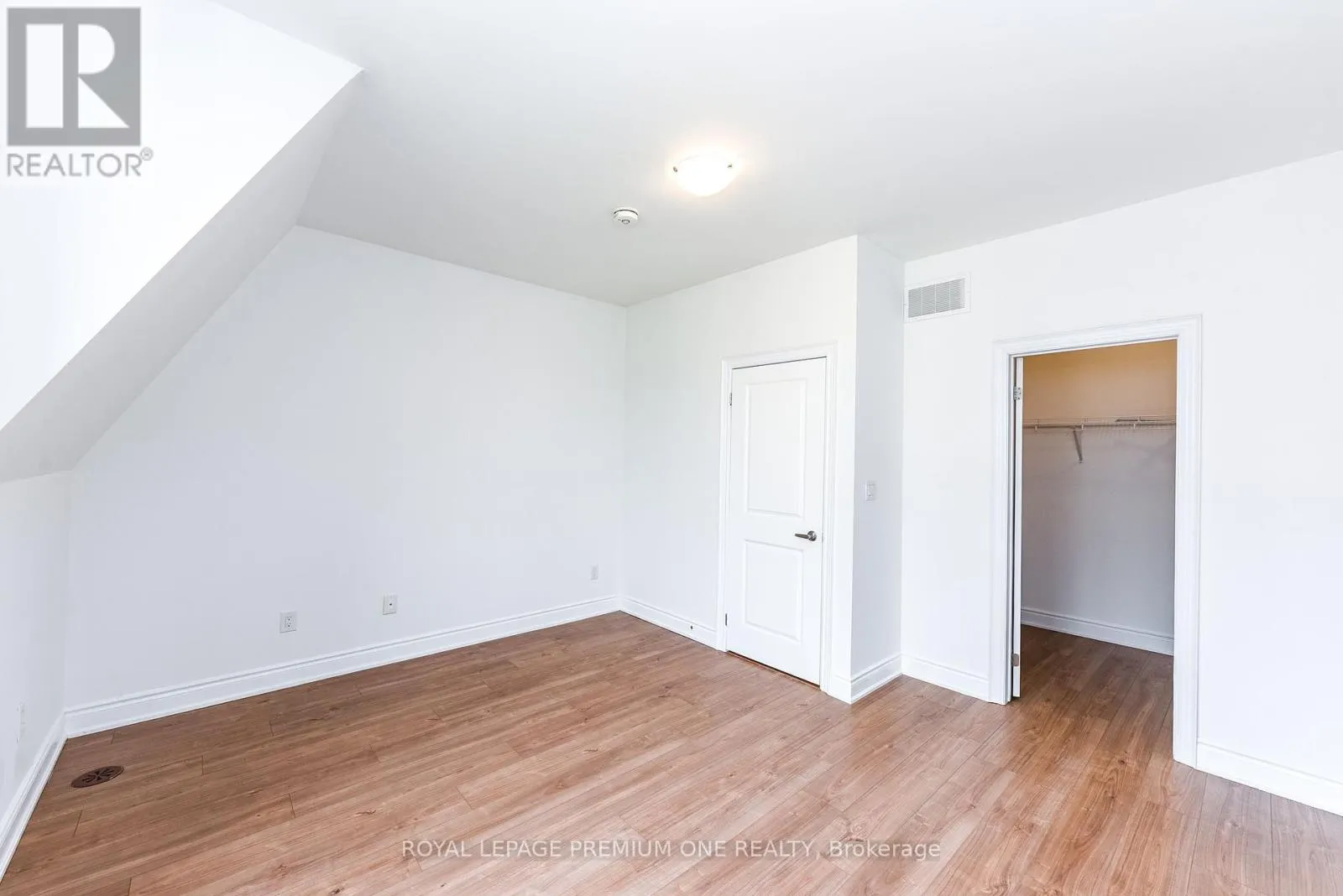 11 - 1145 OSSINGTON AVENUE