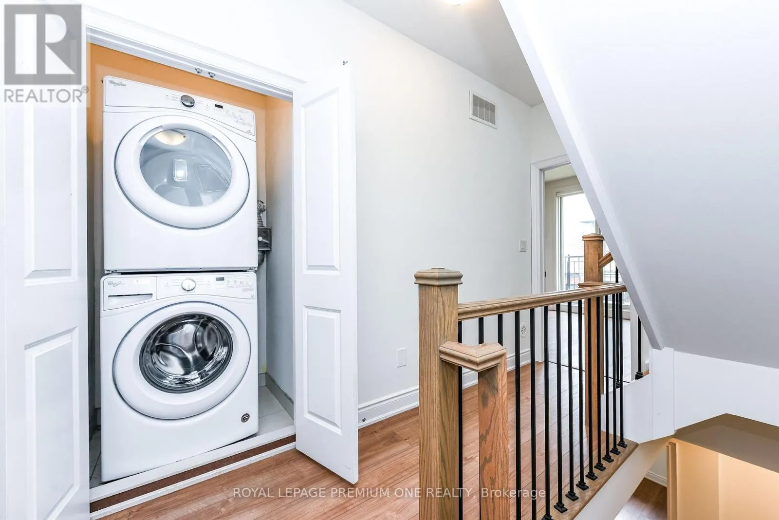 11 - 1145 OSSINGTON AVENUE