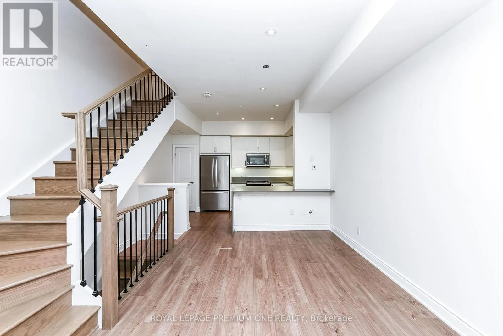 11 - 1145 OSSINGTON AVENUE