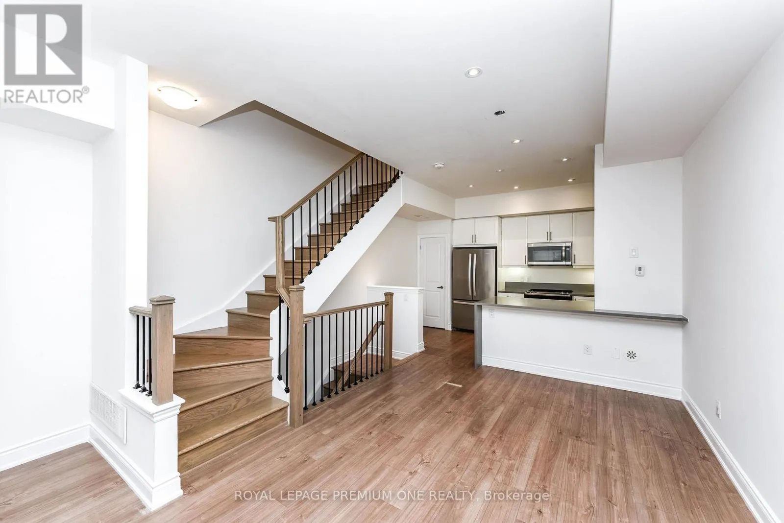 11 - 1145 OSSINGTON AVENUE