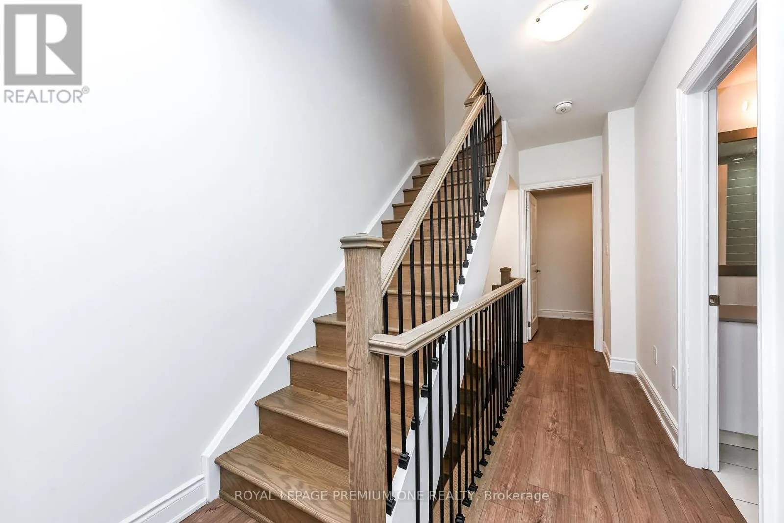 11 - 1145 OSSINGTON AVENUE