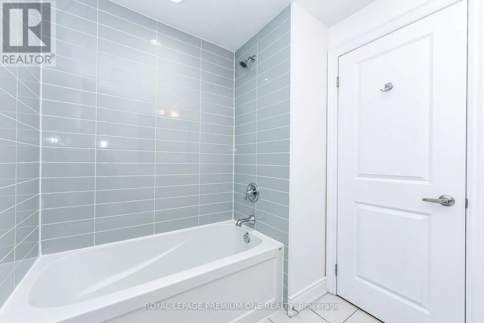 11 - 1145 OSSINGTON AVENUE