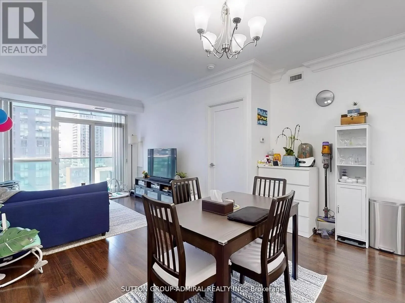 1916 - 70 ROEHAMPTON AVENUE W