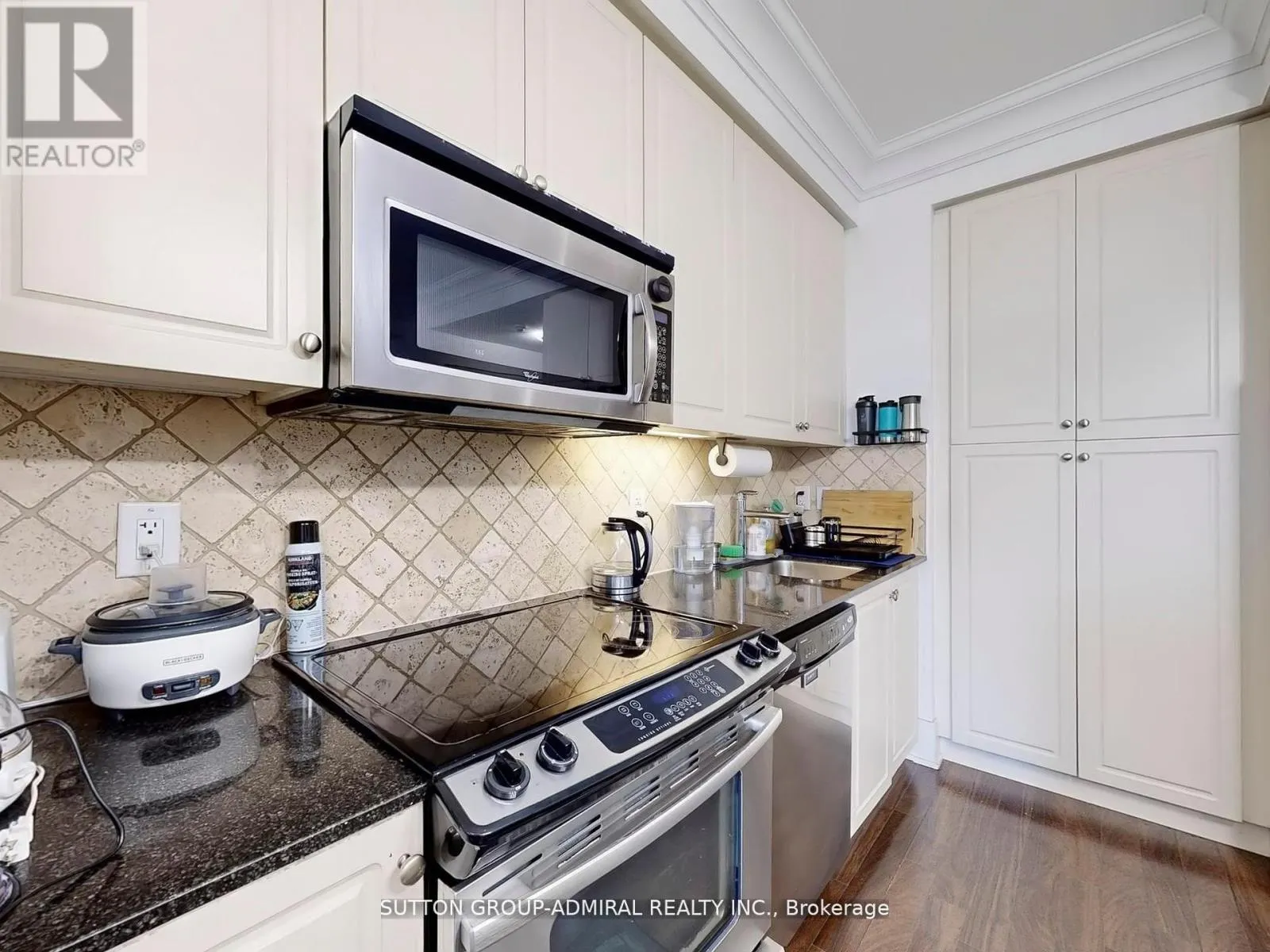 1916 - 70 ROEHAMPTON AVENUE W