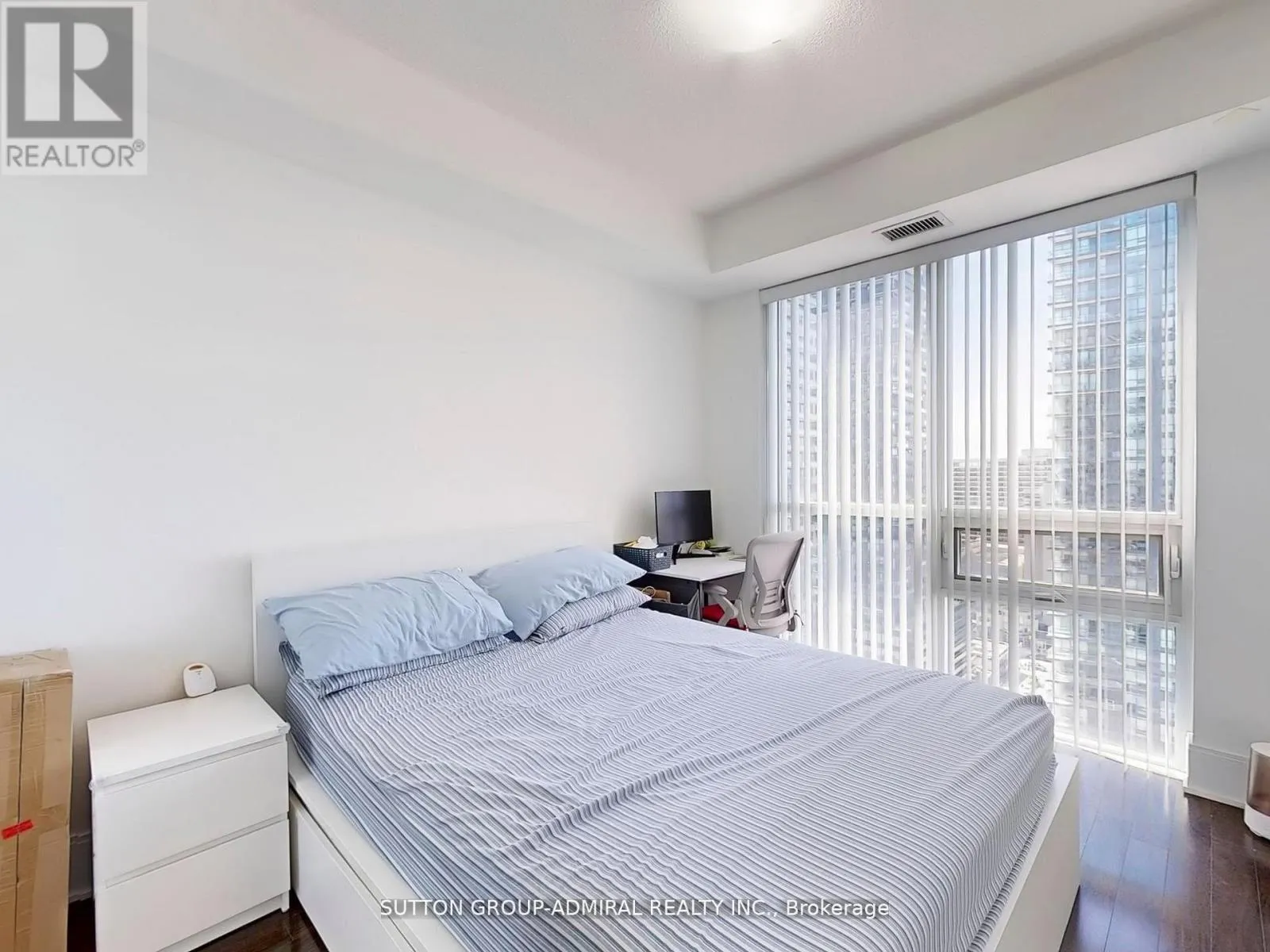 1916 - 70 ROEHAMPTON AVENUE W
