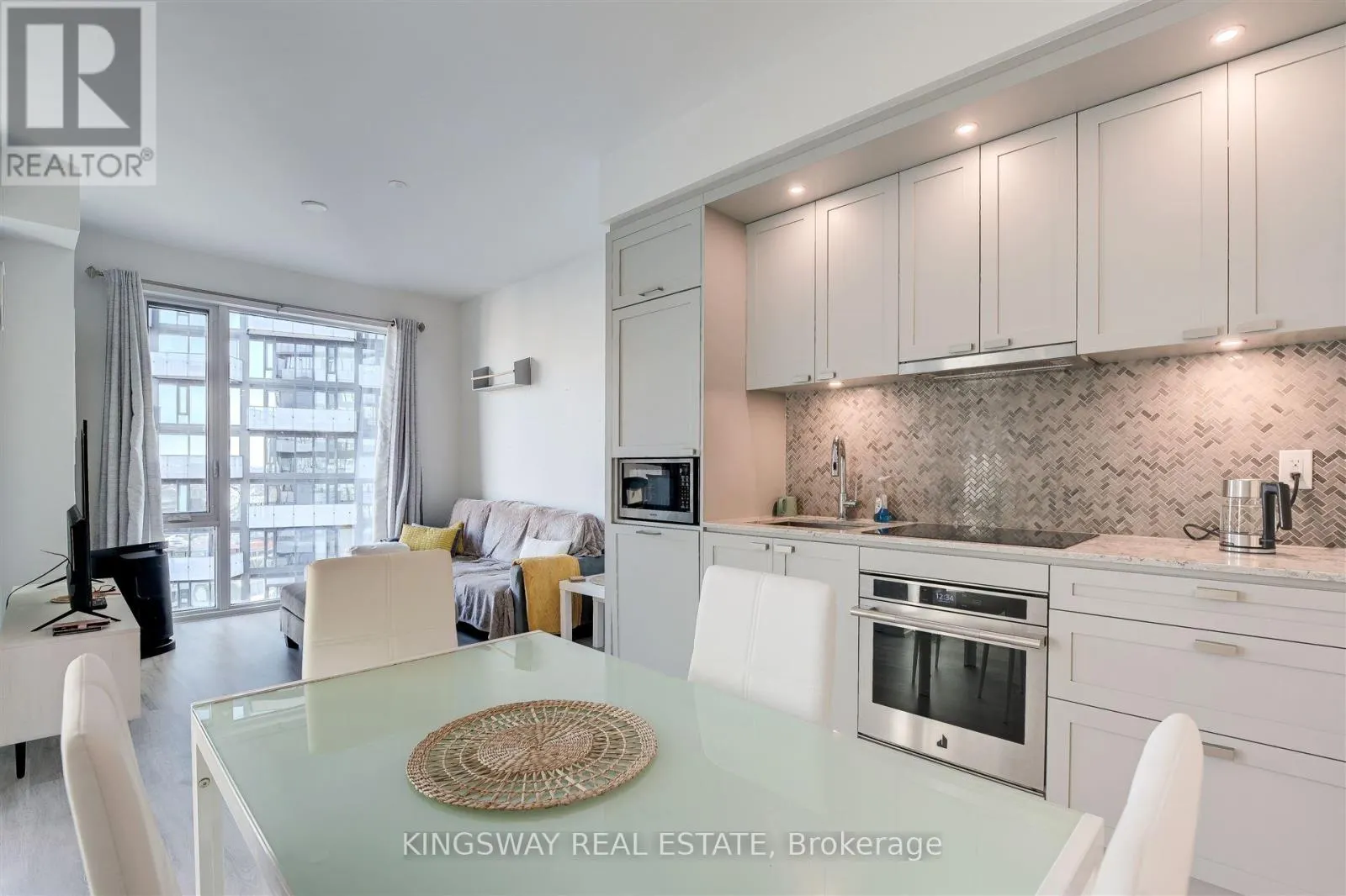 1907 - 470 FRONT STREET W