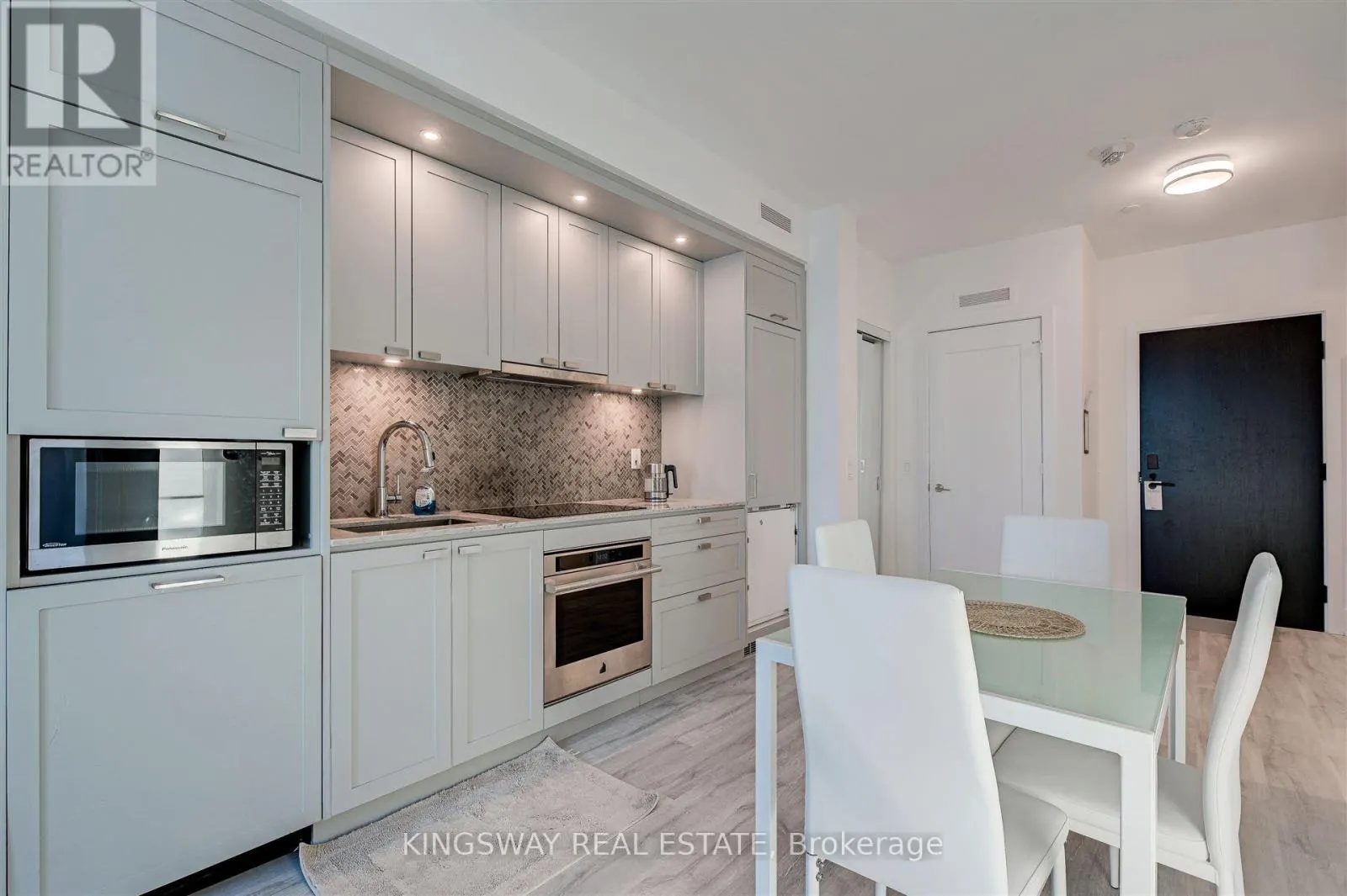 1907 - 470 FRONT STREET W