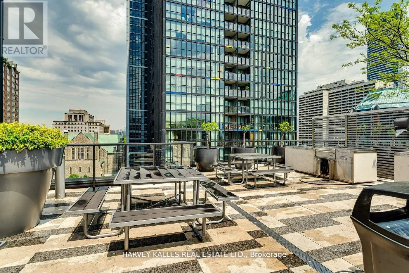 801 - 101 CHARLES STREET E