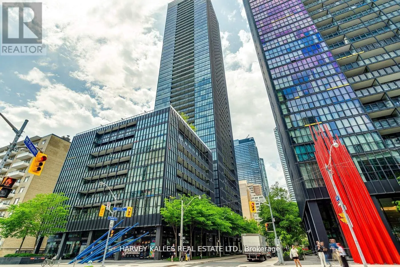 801 - 101 CHARLES STREET E