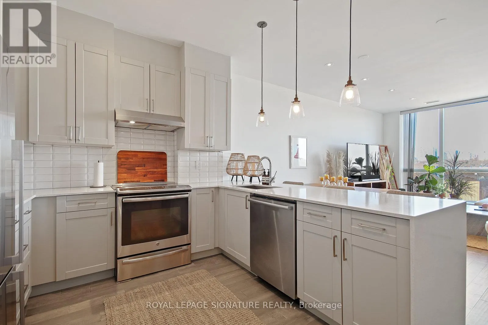 710 - 980 YONGE STREET