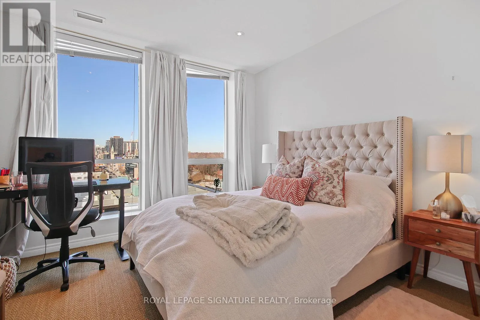 710 - 980 YONGE STREET