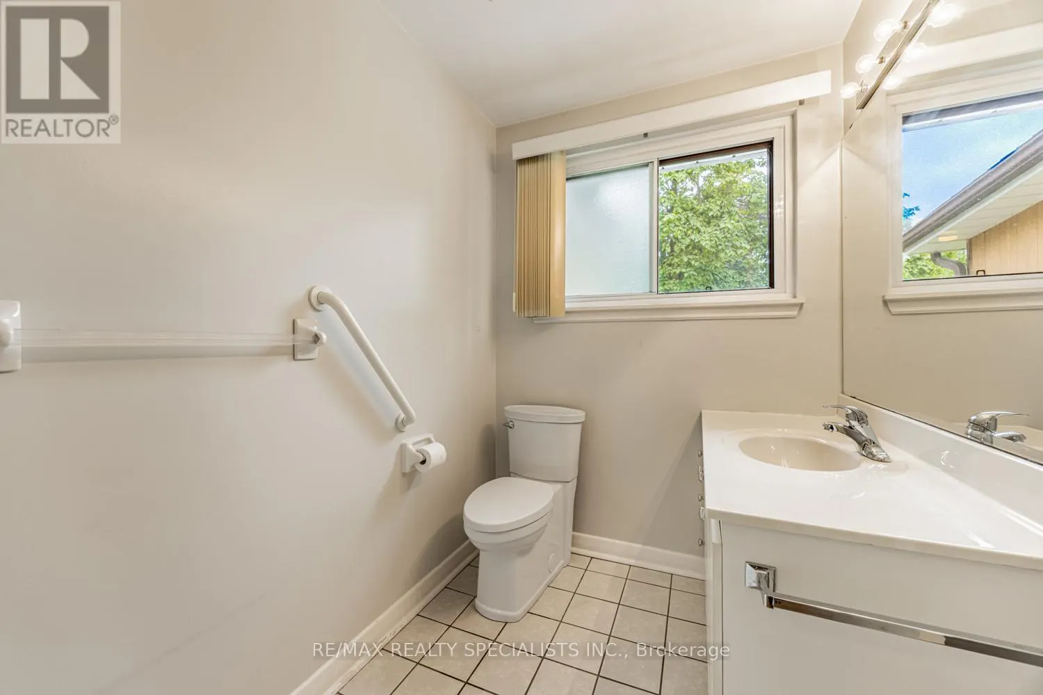 8 CHARNWOOD ROAD