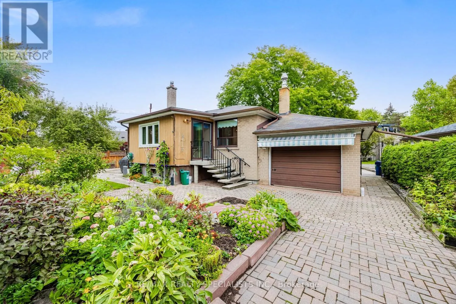 8 CHARNWOOD ROAD