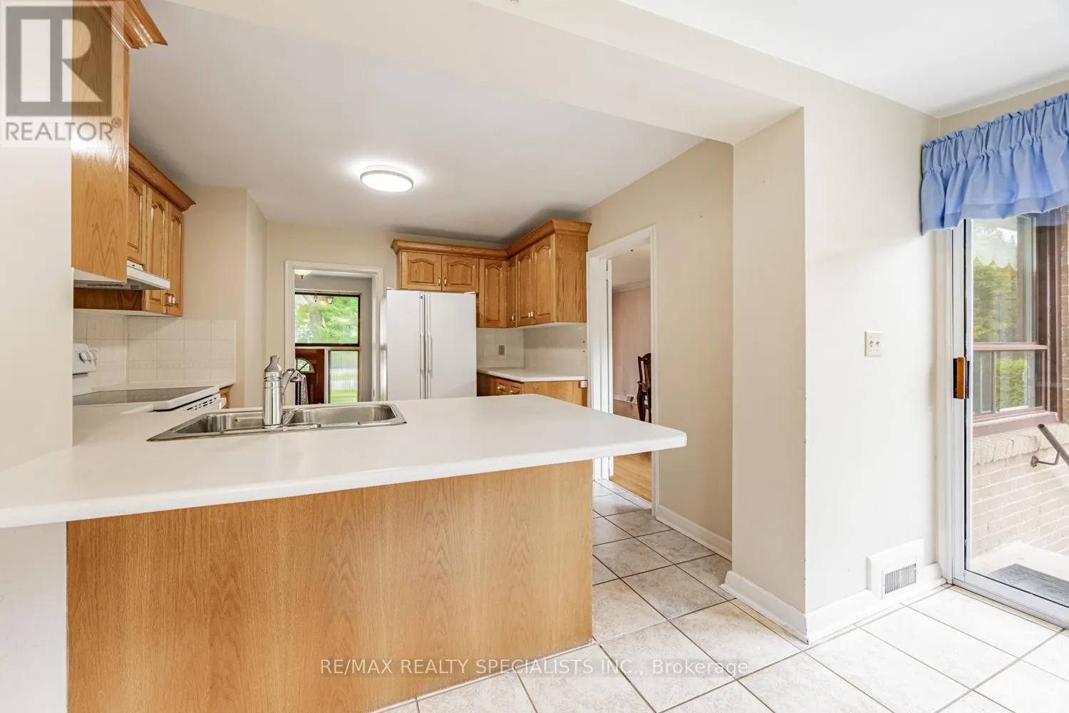 8 CHARNWOOD ROAD