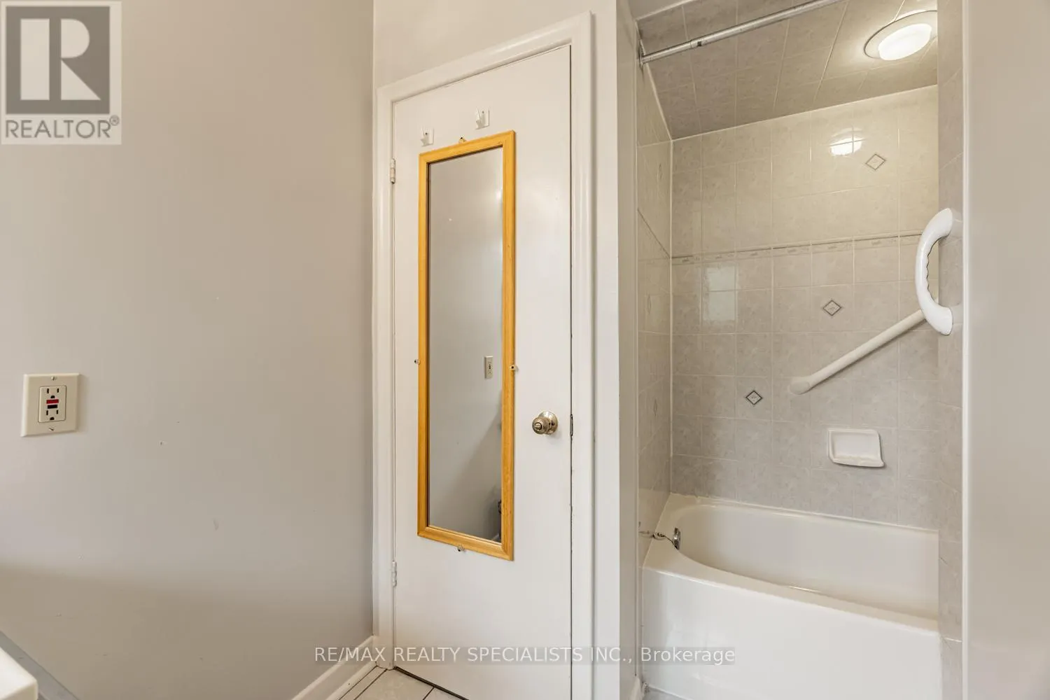 8 CHARNWOOD ROAD