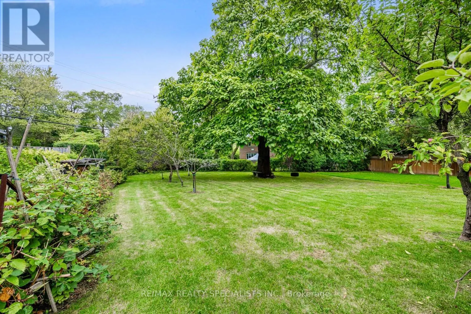 8 CHARNWOOD ROAD