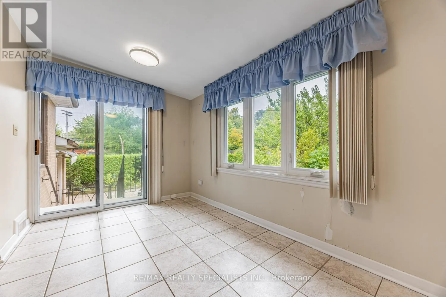 8 CHARNWOOD ROAD