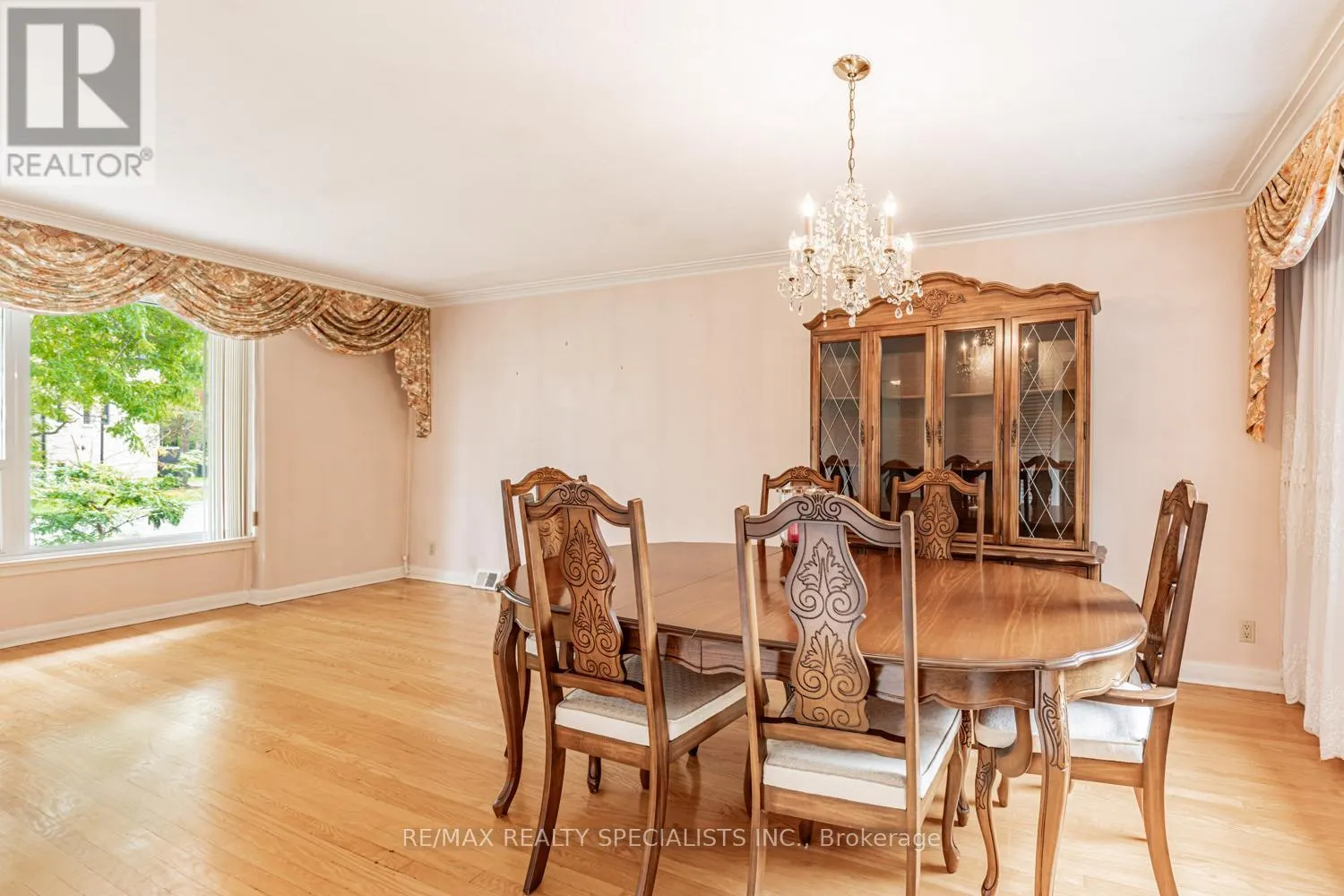 8 CHARNWOOD ROAD