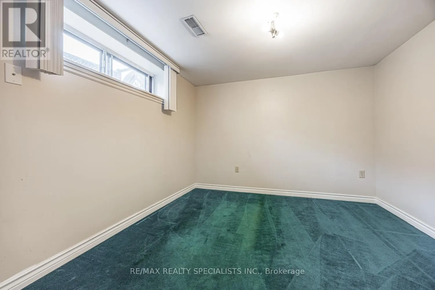 8 CHARNWOOD ROAD