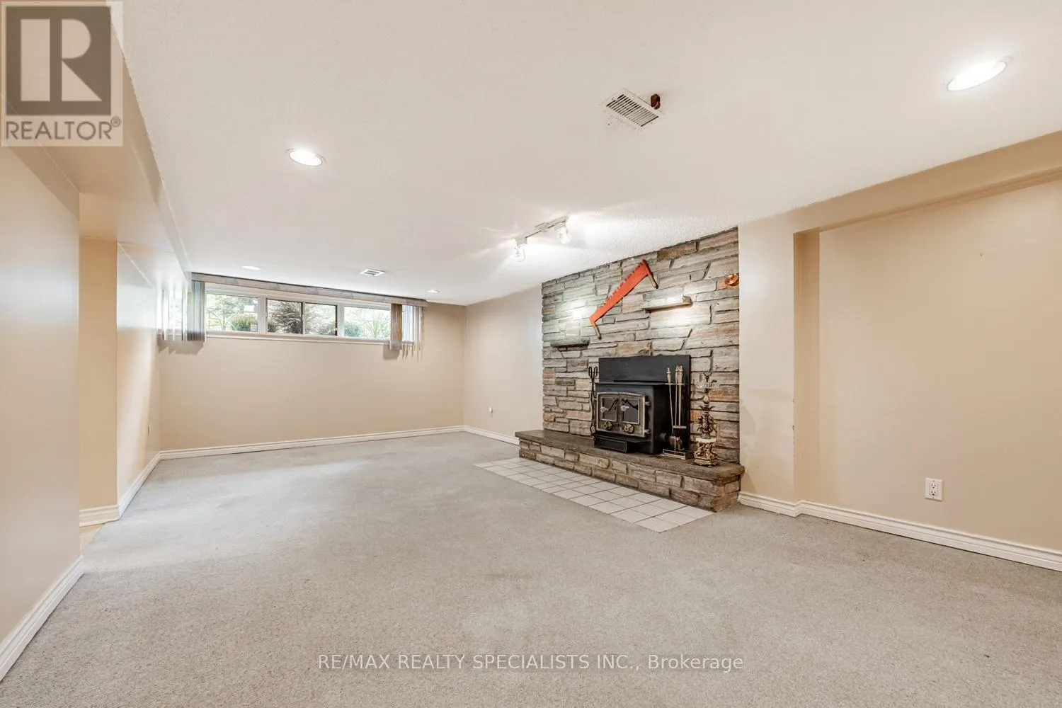 8 CHARNWOOD ROAD