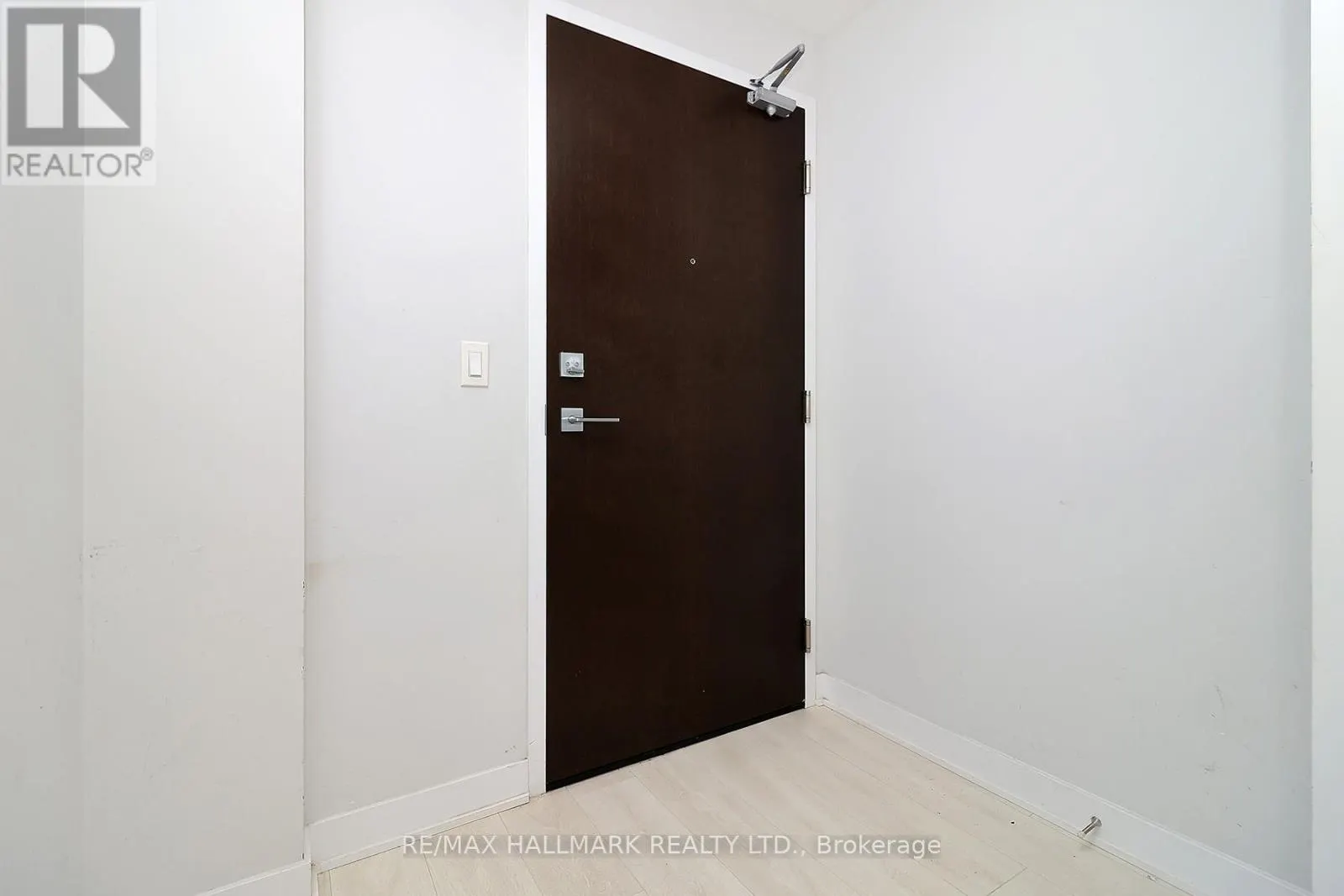 1011 - 2221 YONGE STREET