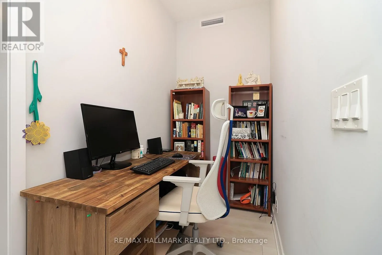 1011 - 2221 YONGE STREET