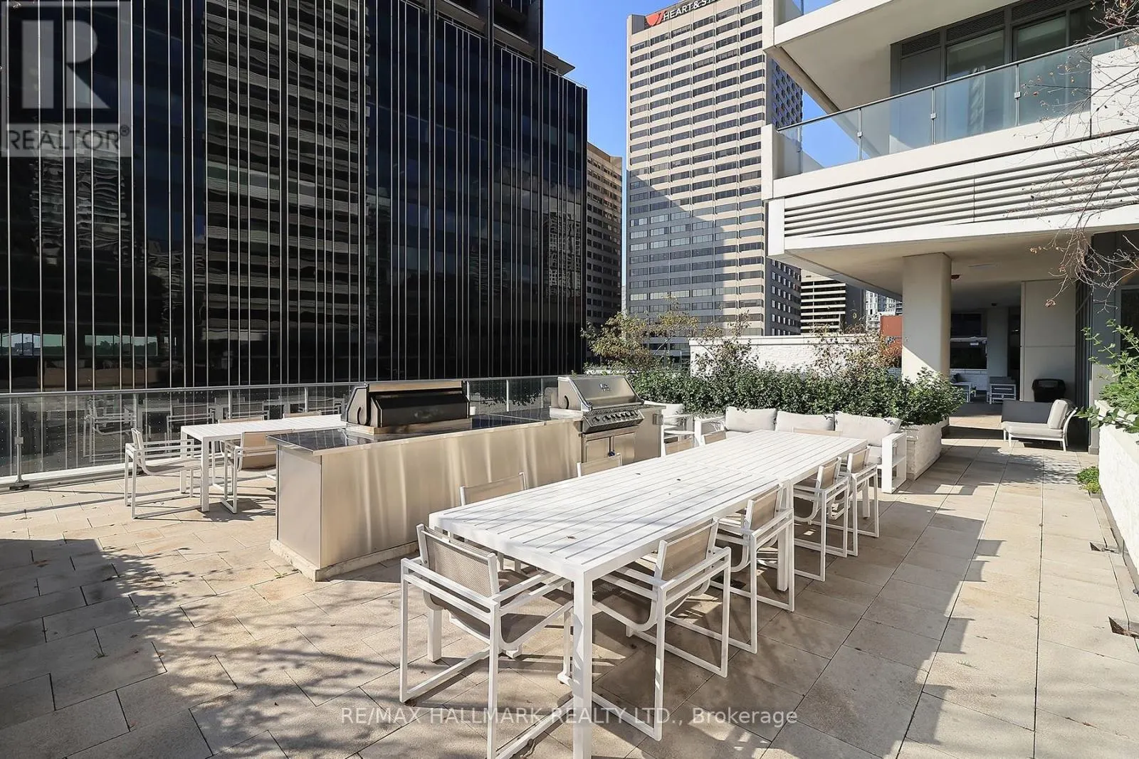 1011 - 2221 YONGE STREET