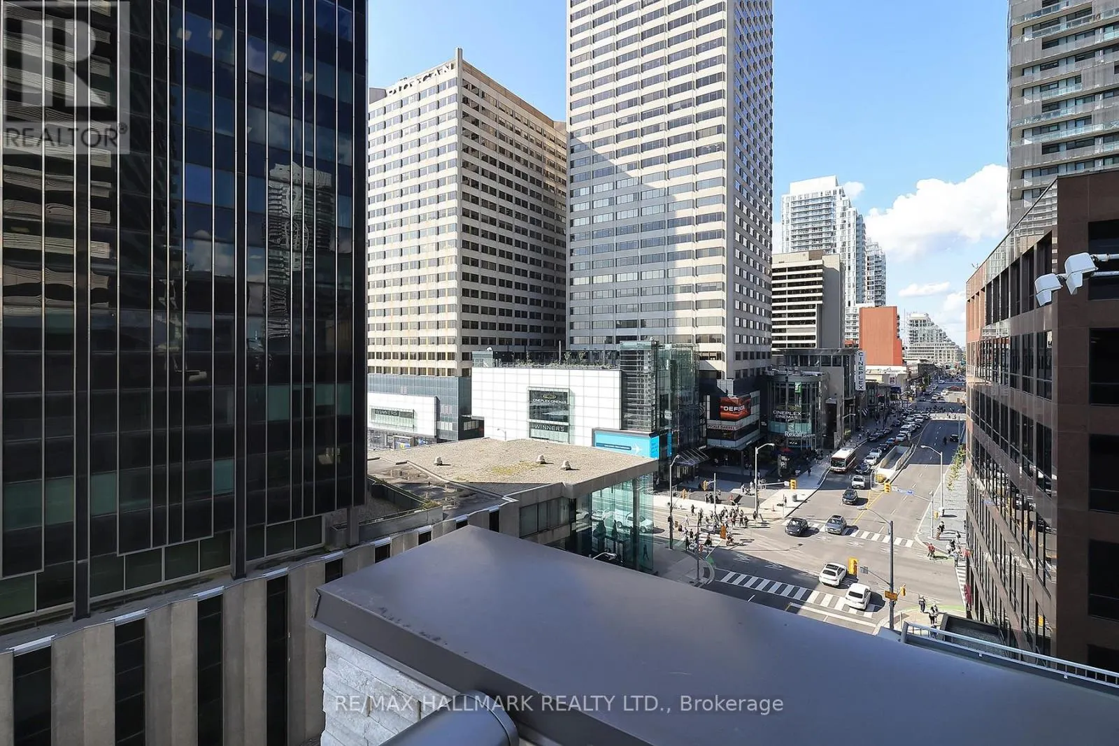 1011 - 2221 YONGE STREET