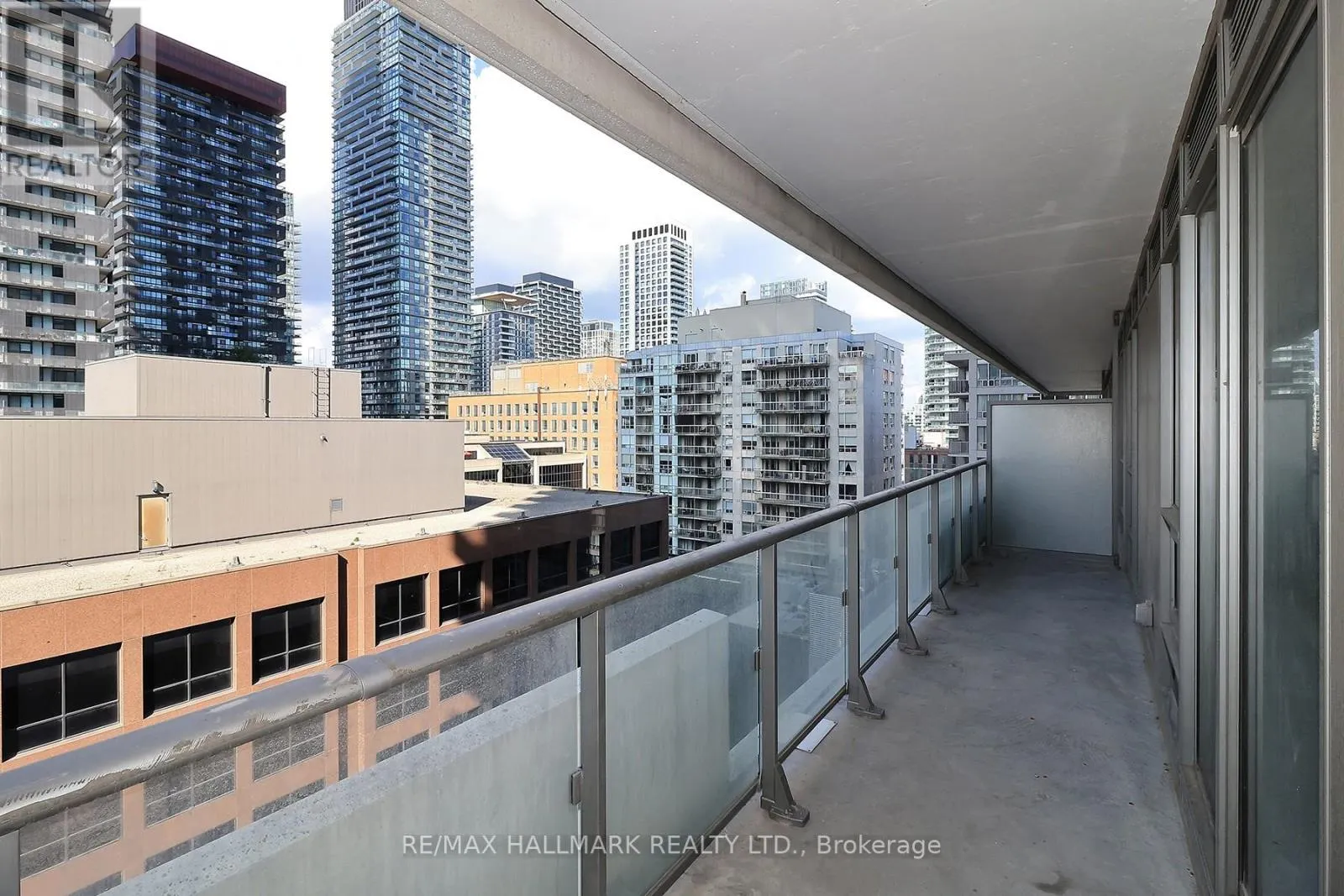 1011 - 2221 YONGE STREET