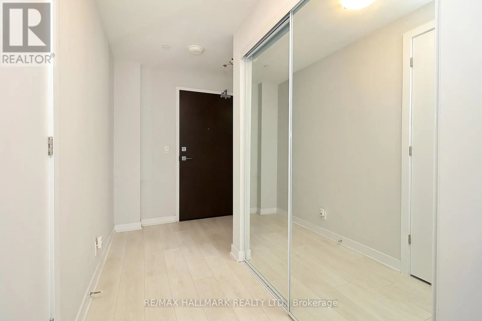 1011 - 2221 YONGE STREET