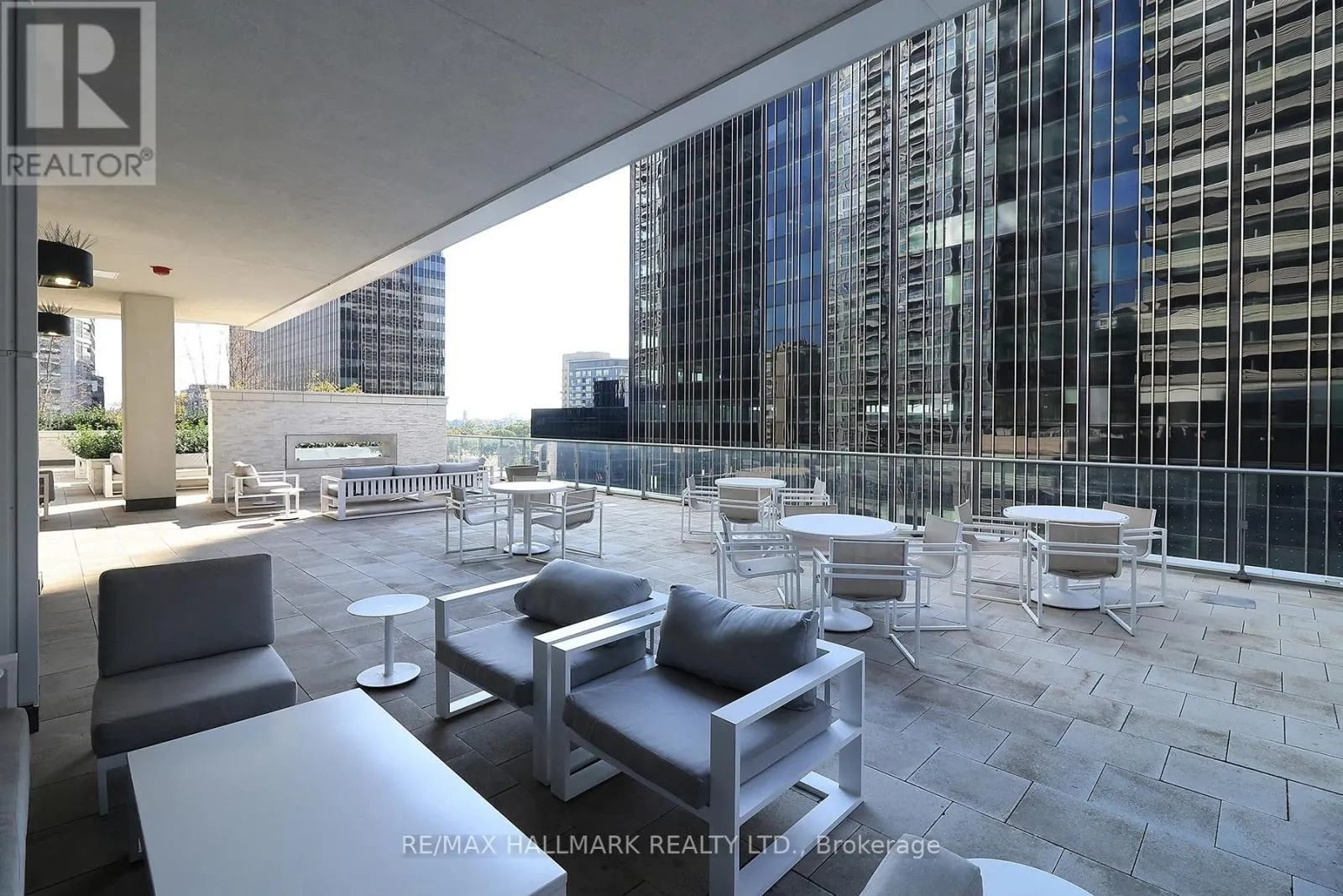 1011 - 2221 YONGE STREET