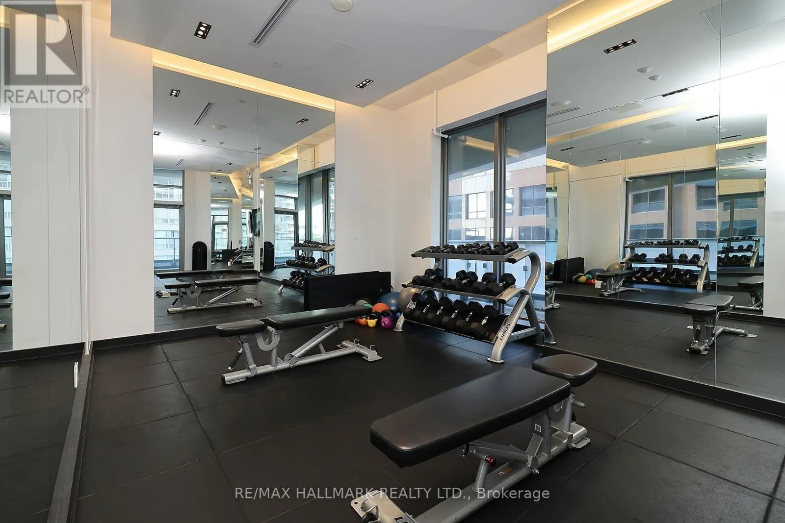 1011 - 2221 YONGE STREET
