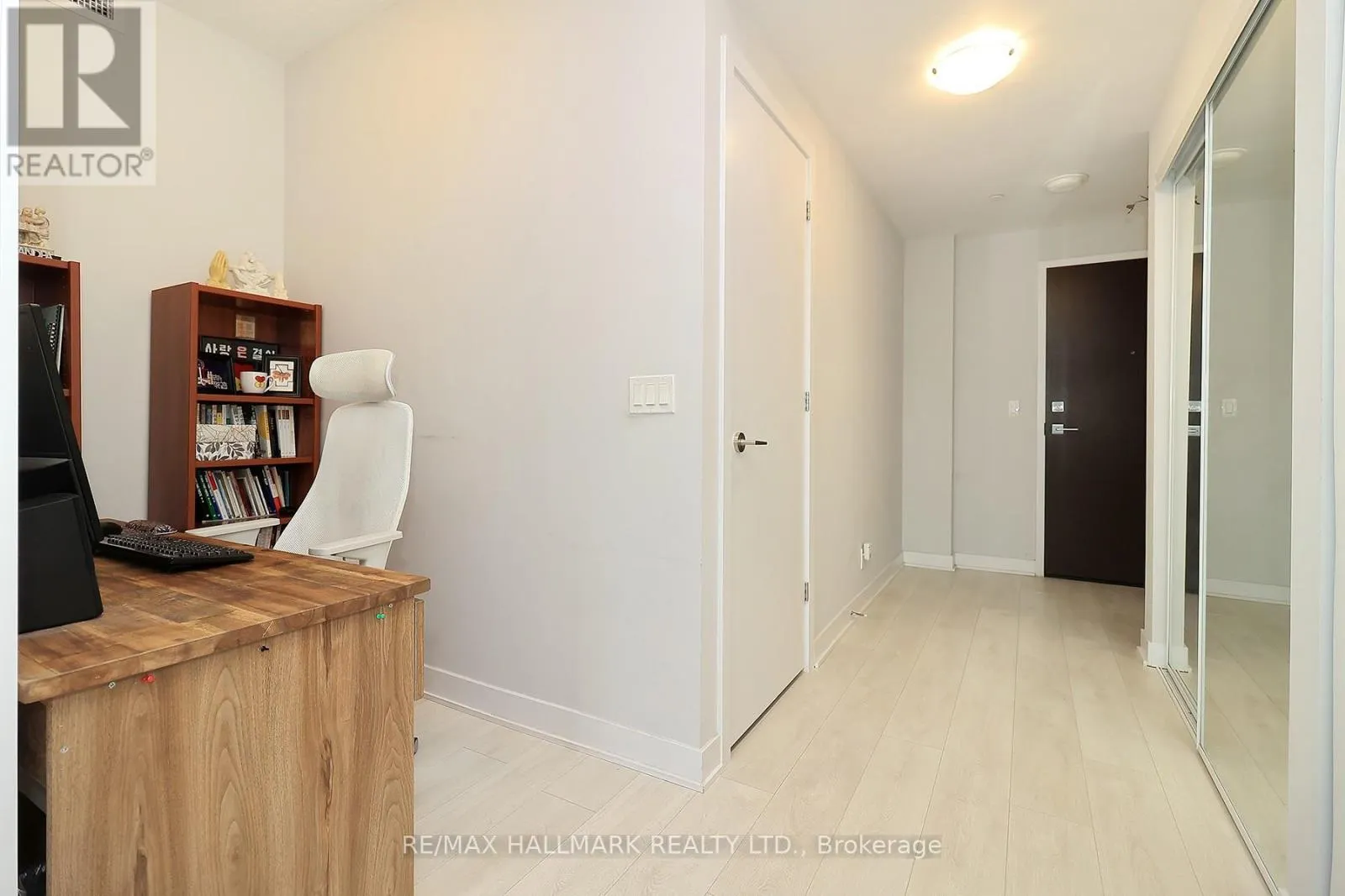 1011 - 2221 YONGE STREET