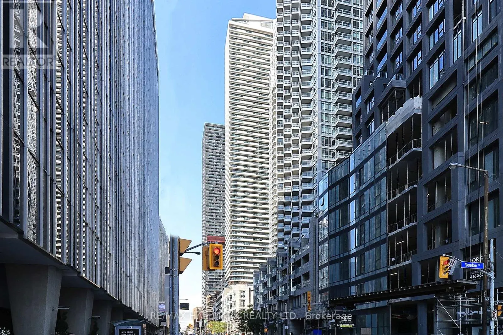 1011 - 2221 YONGE STREET