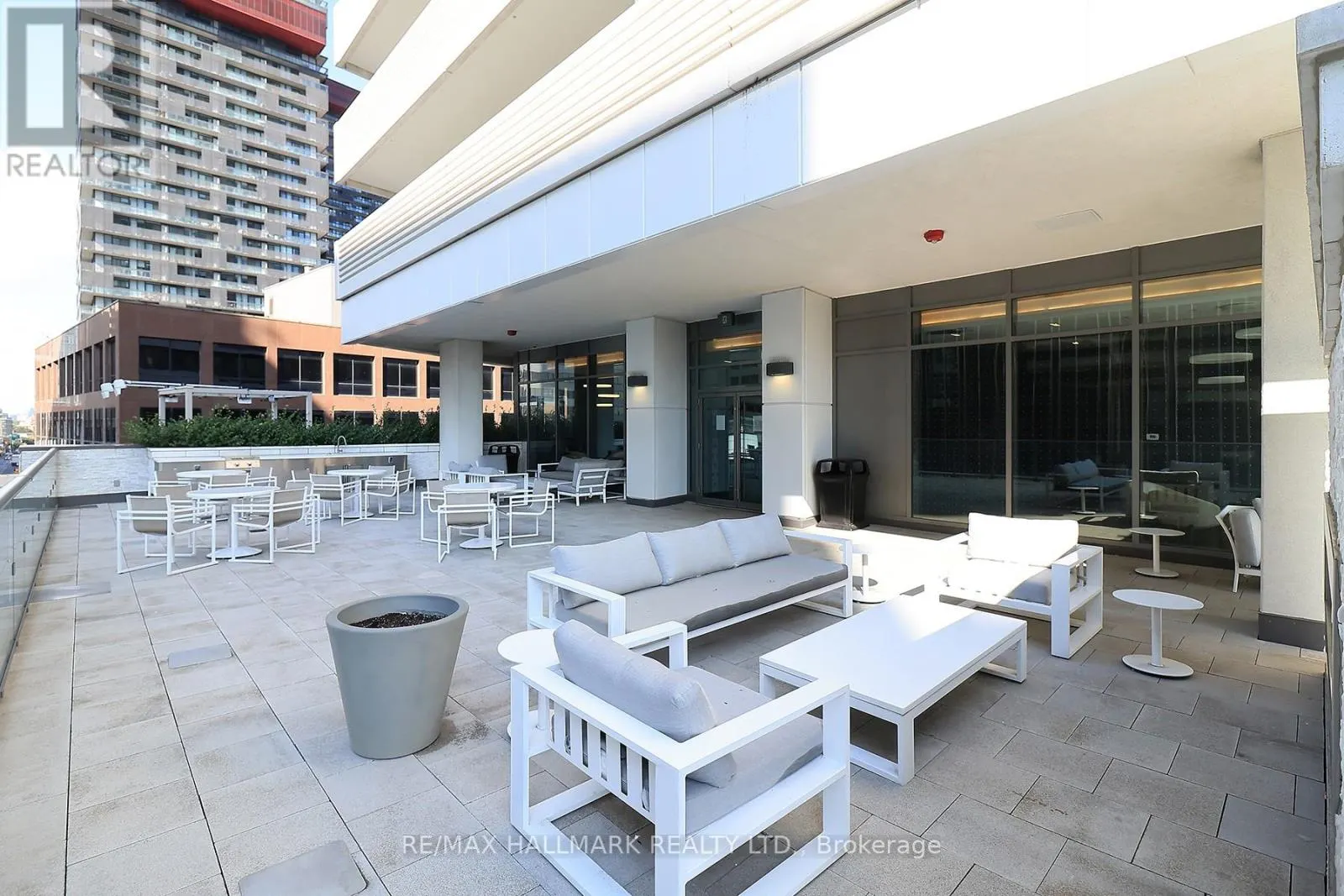 1011 - 2221 YONGE STREET
