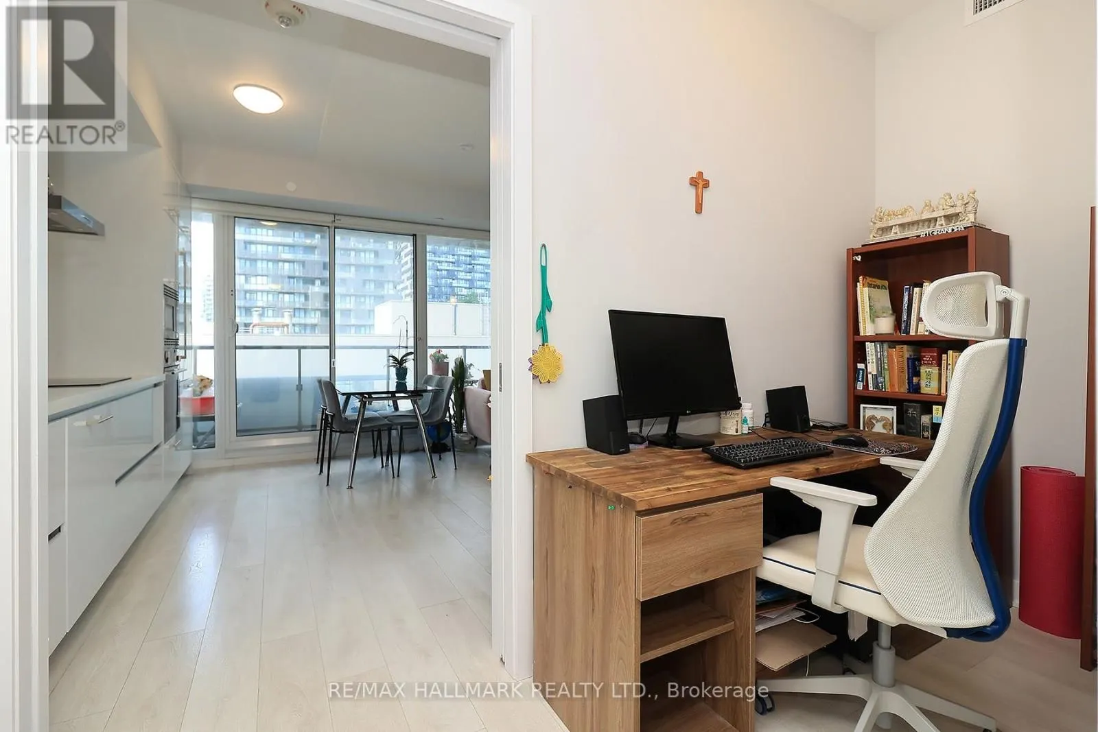 1011 - 2221 YONGE STREET