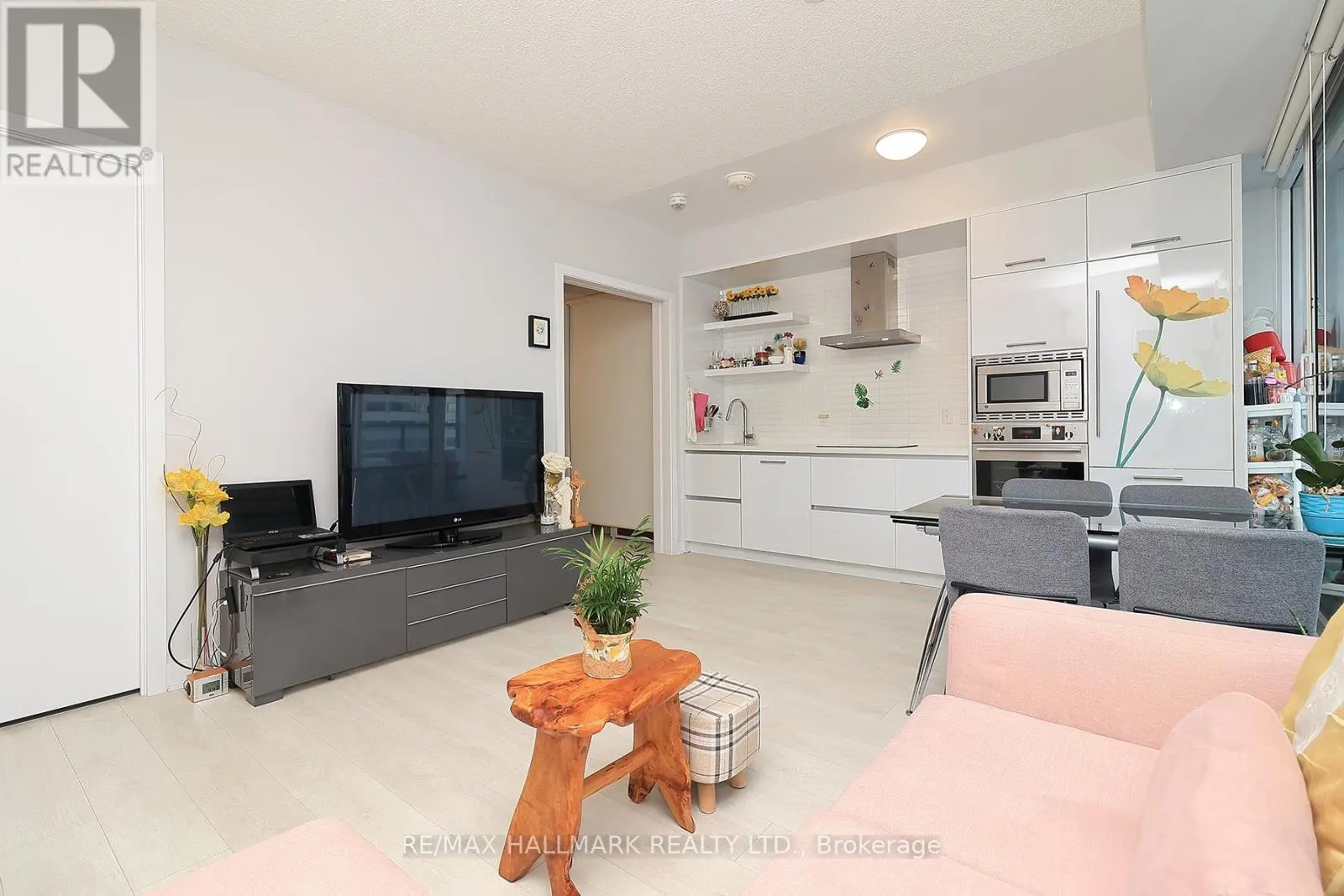 1011 - 2221 YONGE STREET