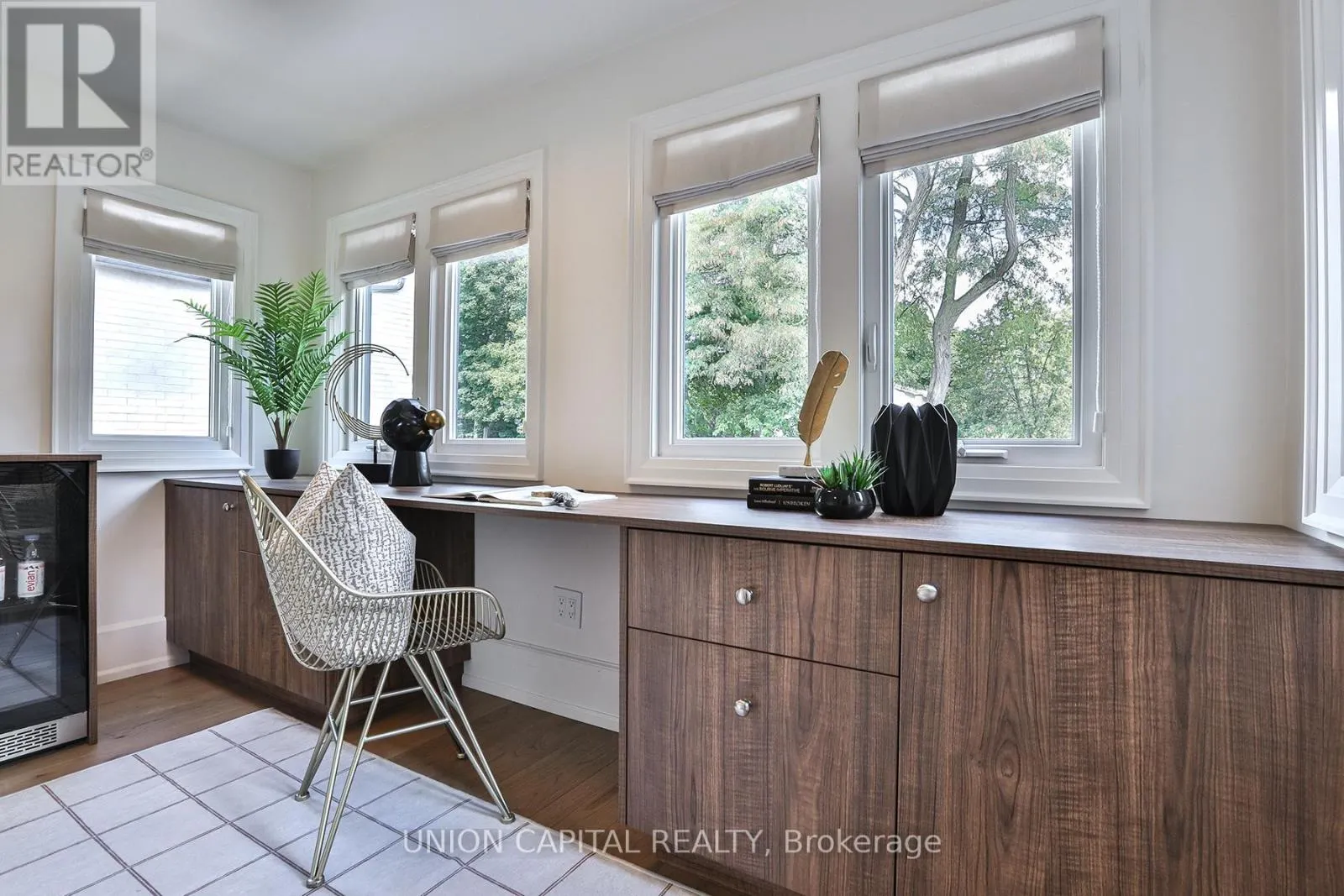 16 LYTTON BOULEVARD