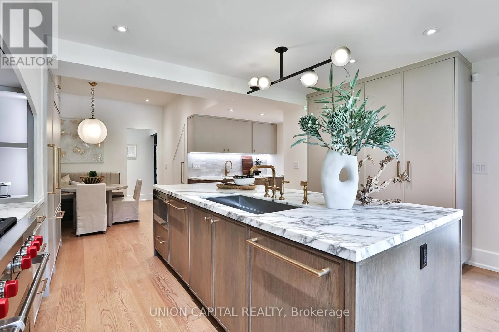 16 LYTTON BOULEVARD