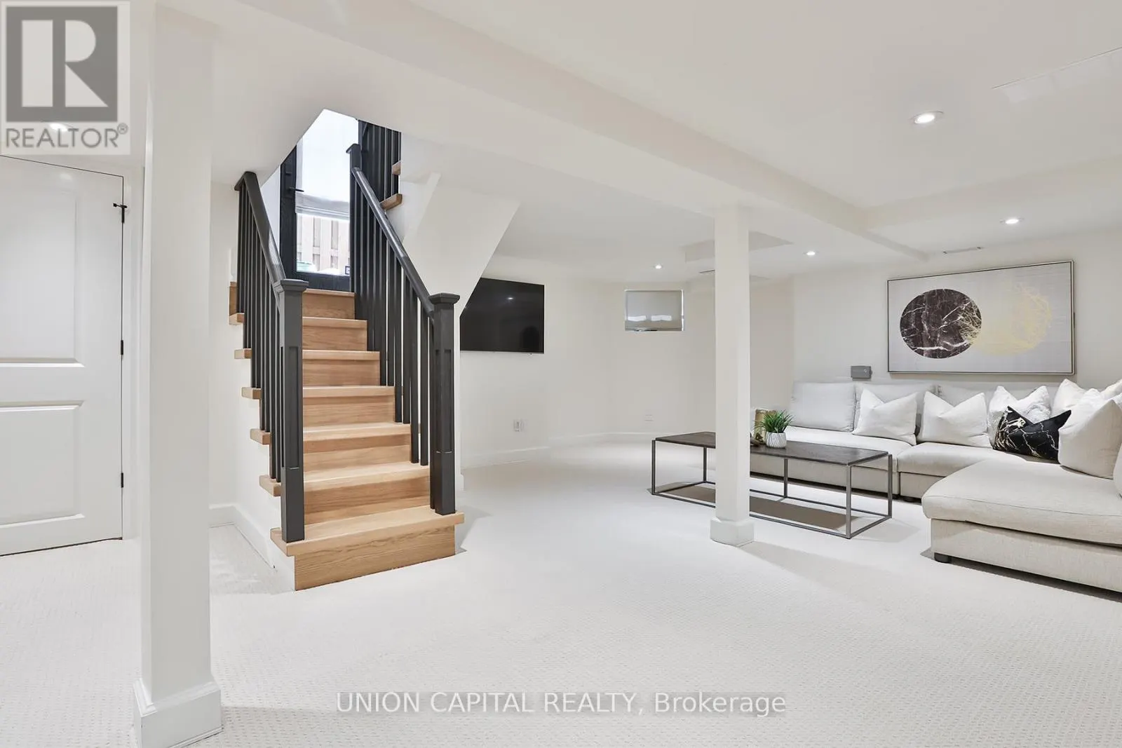 16 LYTTON BOULEVARD