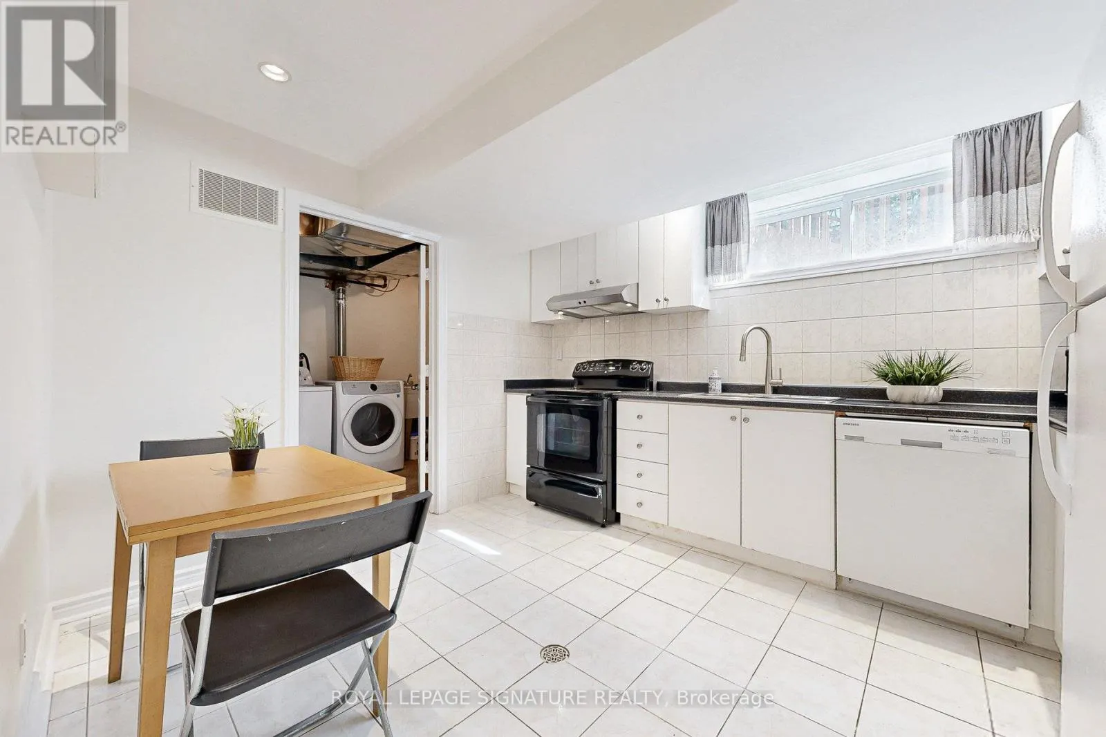 45 CARONPORT CRESCENT