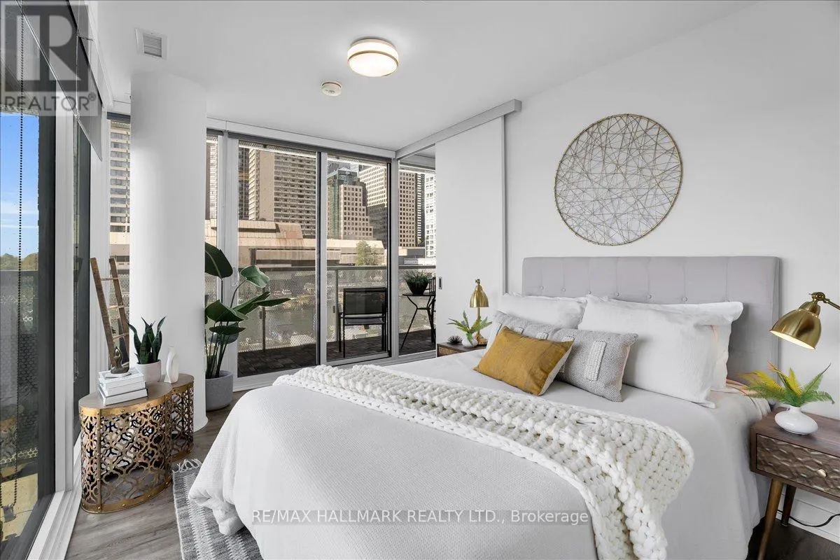 311 - 15 QUEENS QUAY E