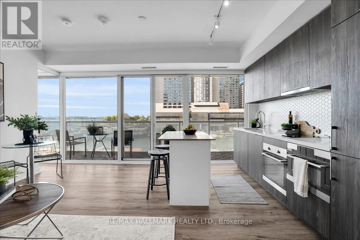 311 - 15 QUEENS QUAY E