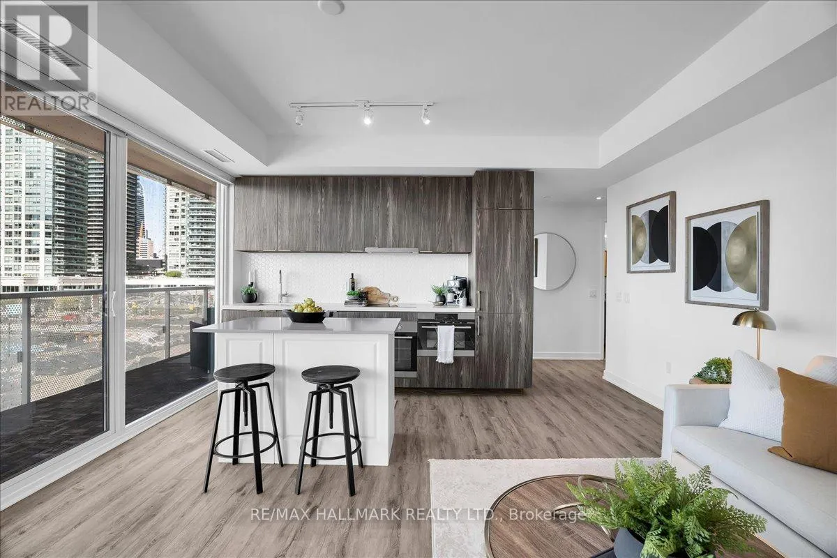 311 - 15 QUEENS QUAY E