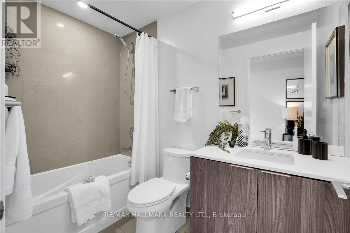 311 - 15 QUEENS QUAY E