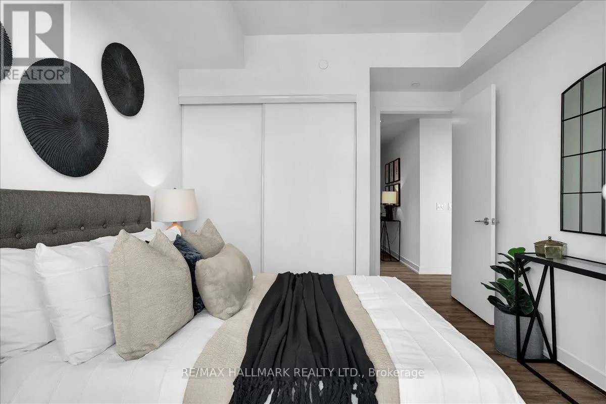 311 - 15 QUEENS QUAY E